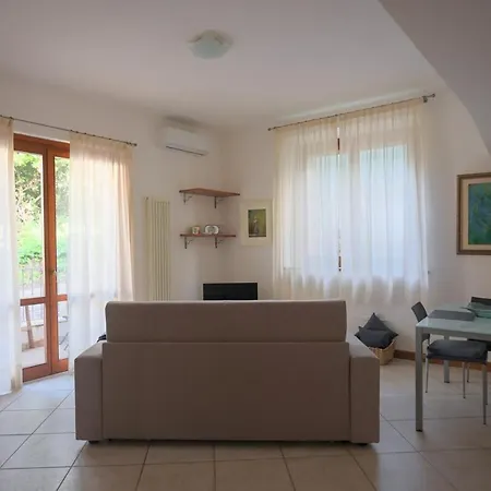 4 Posti Letto Con Patio E Parcheggio Διαμέρισμα