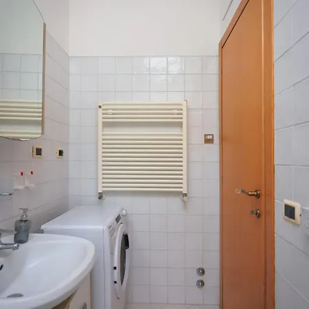 4 Posti Letto Con Patio E Parcheggio Lägenhet *